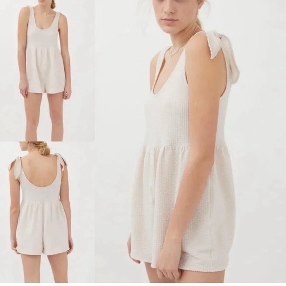 Urban Outfitters Romper - Picture 3 of 3